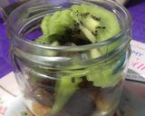 Foto langkah ke 2 dari resep Parfait Fruity yoghurt overnight oatmeal ala fe.