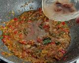Foto langkah ke 5 dari resep Ayam goreng pedas/chili padi.