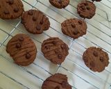 Foto langkah ke 5 dari resep Chocolate cookies/ choco chips cookies nyoklat bangett.