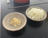 Foto del paso 1 de la receta: Arroz de calamar y guisantes