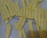 Foto langkah ke 5 dari resep Stik Keju Kriuk rasa Bawang.