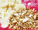 Foto del paso 3 de la receta: Desayuno saludable! Bowl de Yoghurt y remolacha con banana y granola casera 💕😋