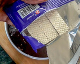 சாக்லேட் கிட்கட் வேவ்வர் கேக் (Chocolate kitkat waffer cake recipe in tamil) ரெசிபி ஸ்டேப் 7 புகைப்படம்