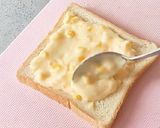 Foto langkah ke 2 dari resep Corn Cheese Toast.