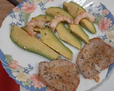Foto del paso 4 de la receta: Cinta de lomo fresca con aguacate y langostinos