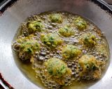 A picture of step 2 of Methi na gota / Methi pakoda.