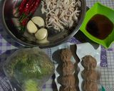 Foto langkah ke 1 dari resep 68. Tumis Ayam Brokoli Bakso.