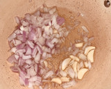 குடைமிளகாய் சிக்கன் கிரேவி (Kudaimilakaai gravy recipe in tamil) ரெசிபி ஸ்டேப் 2 புகைப்படம்