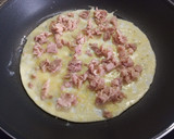 Foto del paso 4 de la receta: Tortilla francesa con atún y tomate sobre tortilla mexicana