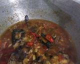 Foto langkah ke 5 dari resep Ikan Mackarel / Sarden Tomat Pedas.