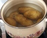 صورة لخطوة 1 من وصفة صينية بطاطس بيوريه باللحم المفروم والبشاميل 😋