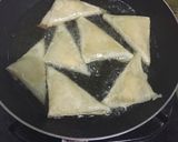 Foto langkah ke 6 dari resep Cheese Samosa (Jeddah's Style) 2 bahan saja w/ stepbystep.