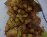 A picture of step 2 of Samosa chat.