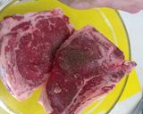 Foto del paso 1 de la receta: Bife a la plancha con risotto de ajo y perejil