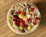 Hình bước làm 2 của món 🌱 Muesli Smoothie Chuối & Quả Lý Chua (Vegan)