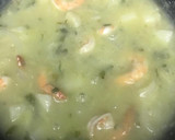 Foto del paso 2 de la receta: Camarones con papas en tomate verde  ©