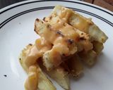 Foto del paso 5 de la receta: Bastones de yuca en salsa y cebolla caramelizada🌰🍅🍯!!!