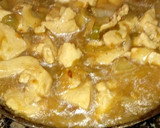 Foto del paso 5 de la receta: Pollo en salsa con cebolla y pimiento verde
