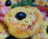 صورة لخطوة 3 من وصفة ميني بيتزا 🍕