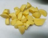 รูปขั้นตอนการทำที่ 1 ของ ปลาซาบะมิโซะต้มมันฝรั่ง (Saba no miso jaga)