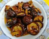 A picture of step 3 of Fried Fresh Shiitake Mushrooms with Soy Sauce.