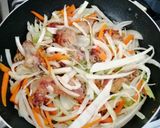 Foto del paso 4 de la receta: Alas de pollo salteadas con verduras..