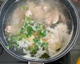 Foto langkah ke 2 dari resep Chicken Garlic Soup Ala Taiwan.