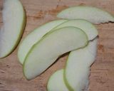 Foto del paso 2 de la receta: Ensalada de espinacas con manzana y algo más