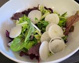 A picture of step 2 of Salad with crispy Iberian ham and pomegranate.