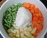 Foto langkah ke 2 dari resep Sayur Sop Ayam Nikmat.