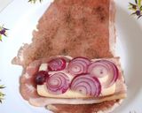 Lilahagymás, sajtos - baconos rántott karaj recept fázis 2 fotója