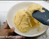 Foto langkah ke 2 dari resep Kue Semprit Jadul / Kue Mentega Termudah.