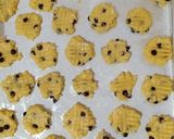 Foto langkah ke 4 dari resep Vanilla Chocochip Cookies.