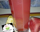 A picture of step 2 of Watermelon and pineapple juice.