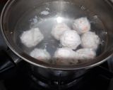 Foto langkah ke 2 dari resep Sop Bakso Udang.