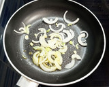 Foto del paso 2 de la receta: Tortilla francesa de atún, cebolleta fresca y queso