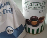 Foto del paso 1 de la receta: Buñuelos crujientes relleno de bolas de chocolate con avellanas