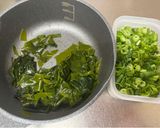 A picture of step 6 of Green Onion and Wakame Seaweed Ramen.