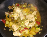 Foto del paso 2 de la receta: Fideos de arroz con pollo y cúrcuma