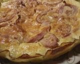A picture of step 3 of Ham and cheese pie with a potato crust.