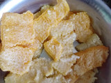 Cascaritas de naranja confitadas