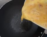 Foto langkah ke 3 dari resep Telur Dadar Pedas.