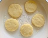 A picture of step 6 of Korean Cheese Hotteok.