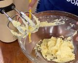 Foto langkah ke 2 dari resep Tumbprint Cookies.