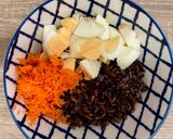 Foto del paso 2 de la receta: Ensalada de arroz, huevo duro, zanahoria y atún