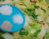 Foto langkah ke 3 dari resep Tumis Tauge Sawi Putih.