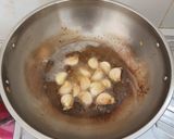 Foto langkah ke 5 dari resep Ayam Goreng Bawang Putih khas Batam.