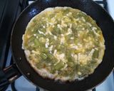 Foto del paso 3 de la receta: Tortilla de habichuelas con queso