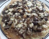 Foto del paso 12 de la receta: Pizza con masa de papa hecha en sartén...🤔🤨🙄🍕🧀🍳🌰🍆🧀🍕