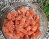 Foto del paso 1 de la receta: Ceviche de salmón y camarón al natural